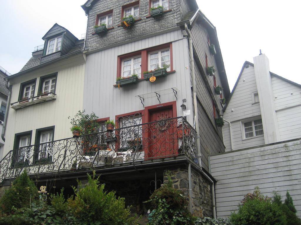Gaestehaus Luise Bed and Breakfast Monschau Eksteriør billede